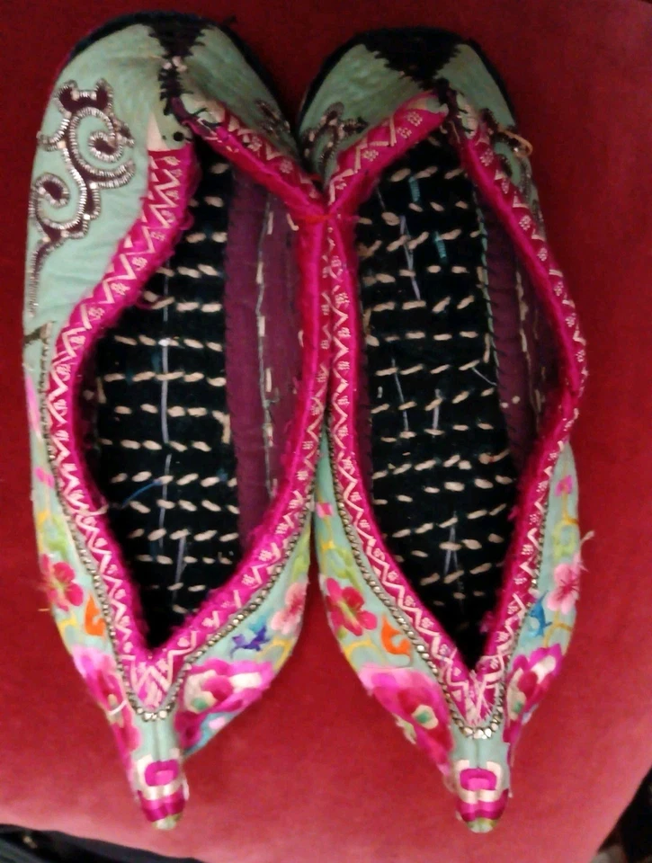 Zapatos vintage hechos a mano Miao Tribe Hmong bordados a mano Foto 2 de 4