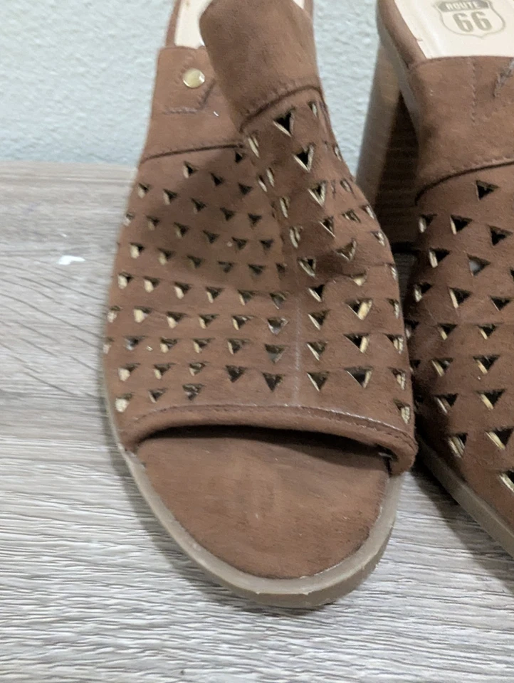 Sandalias perforadas Route 66 ~ Zapatos de tacón bloque de cuero con etiqueta 8M para mujer Foto 2 de 4