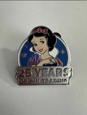 Hidden Disney DLR Snow White 25 Years Of Pin Trading  Disney Pin (D1)