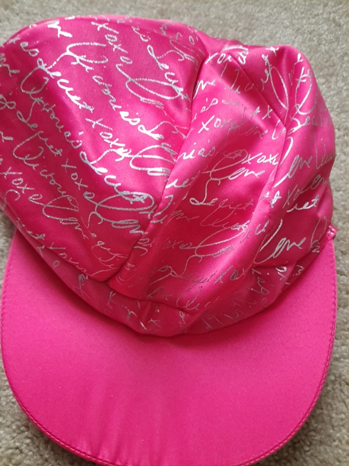 💖Victoria’s Secret descontinuado satinado bebé rosa caliente sombrero de caxista con estrás Foto 3 de 4