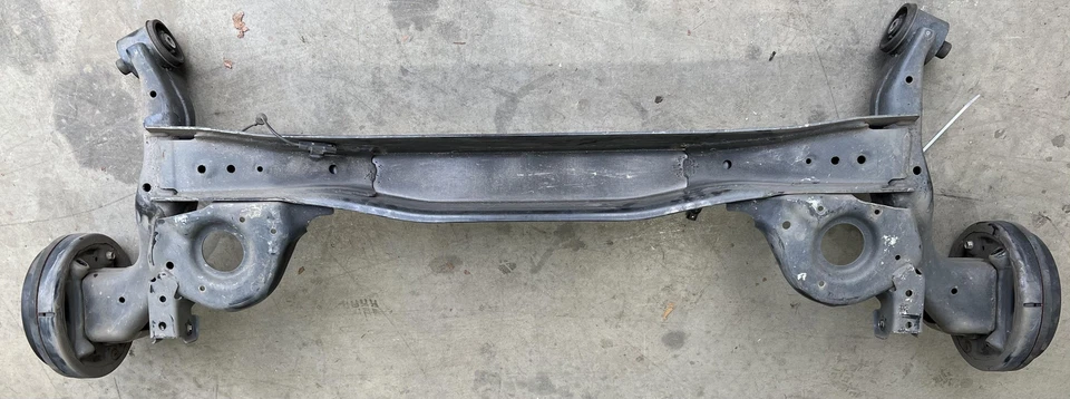 2020 - 22 日产 Versa 光束轴总成扭转轴带轮毂原始设备制造商 555019VB1B — 第 2/4 张图片