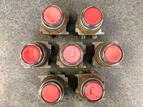 * LOT OF 7 * Cutler-Hammer Pushbuttons Red Push Buttons w/ Contact Block 10250T