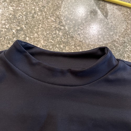 Pullover Athleta Denali cuello falso talla mediana negro bolsillos con cremallera - Imagen 5 de 10