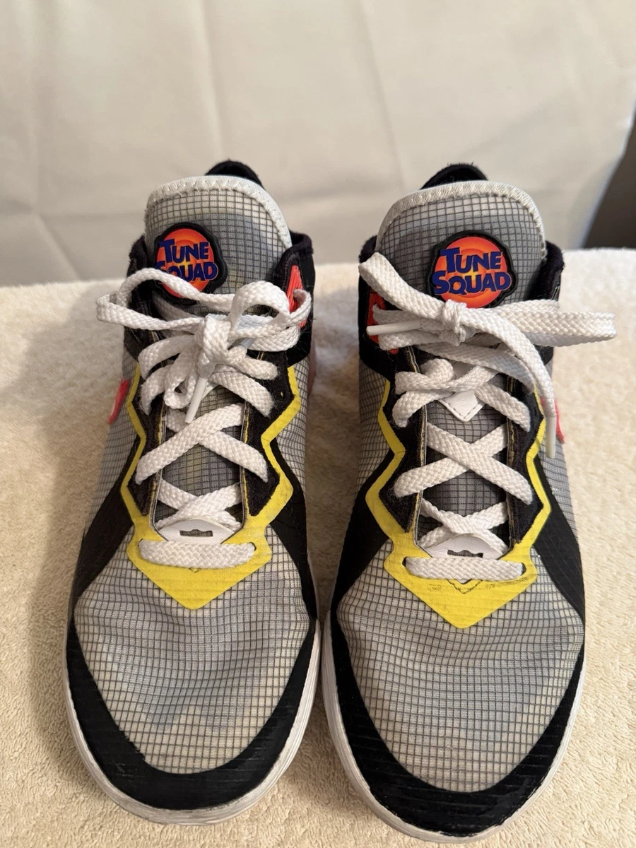 Preços baixos em Nike Space Jam x LeBron 18 EP Low Sylvester x