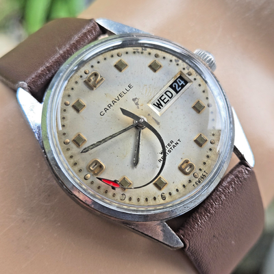 Vintage Bulova Caravelle men display picture 3
