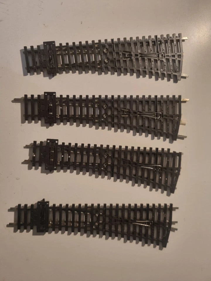PECO 10 SETS OF (USED) SMALL RADIUS POINTS (TURNOUTS) 00/HO SCALE (UNBOXED) - Image 4 of 4