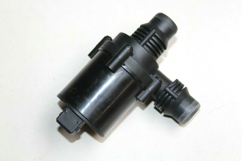Wasserpumpe Umwälzpumpe BMW E39 523i Touring Bj.00 / 8381989 / 7.02078.10