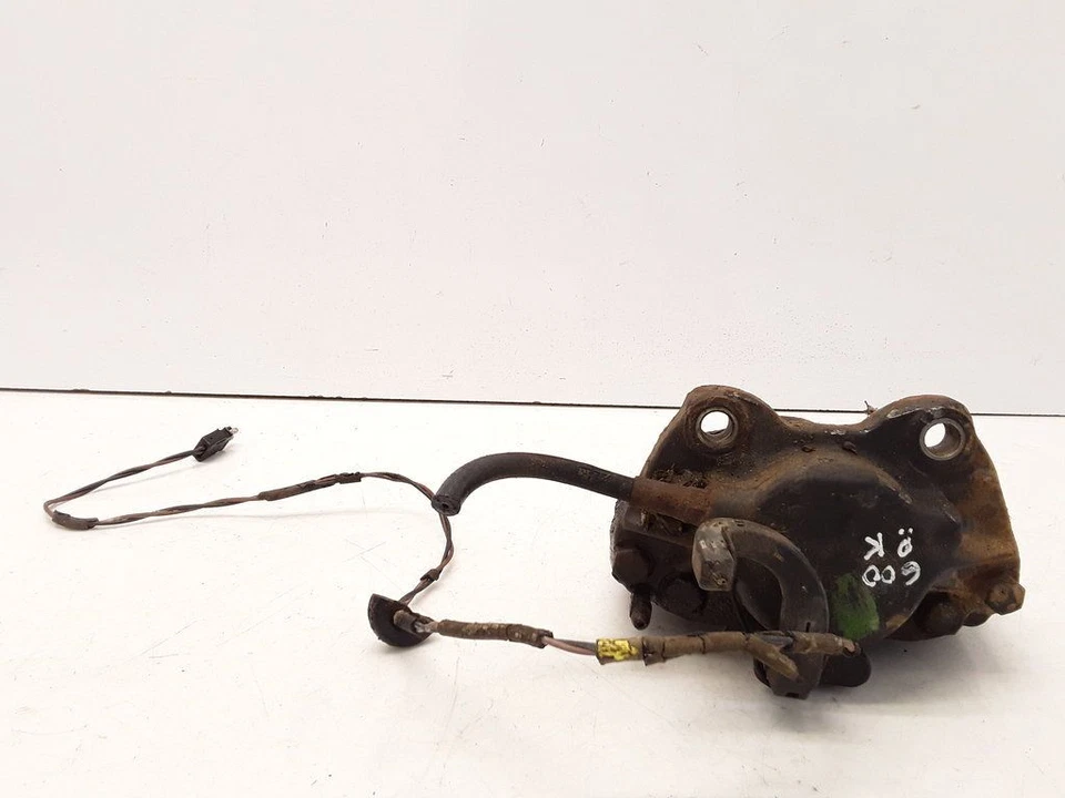 Mercedes-Benz W123 240D 53kW Diesel 1977 Front left brake caliper Foto 2 de 4