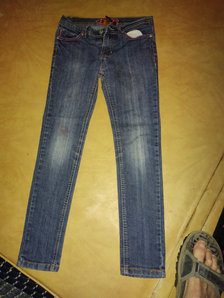 Pantalones de mezclilla azules Dereon para niñas bordados bolsillos traseros flor Di Lis talla 8 Foto 2 de 4