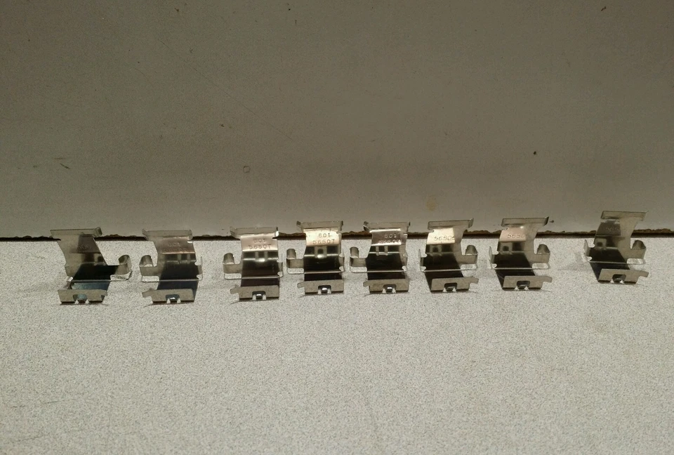 Kit de herrajes de freno de disco trasero Dorman HW5819 para Ford E-350 Super Duty 08-13 Foto 2 de 4