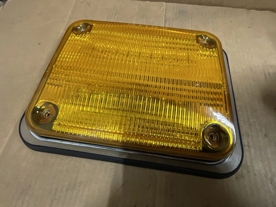 X2 Whelen 900 Series Amber Super LED, Amber lens W/ Flange, Gas - 90AA5FAR. F4 - Image 4 of 4