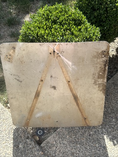VINTAGE STAHL STRAßENSCHILD MÄNNER UND AUSRÜSTUNG FUNKTIONIERT 24" X 24" - Bild 2 von 2