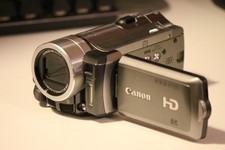  DOES NOT FOCUS  Canon VIXIA HF100 2.7" LCD 12X Optical Zoom HD Camcorder