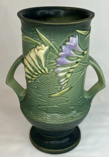 Vintage 9.5” ROSEVILLE POTTERY GREEN FREESIA VASE 123-9" Double Handle