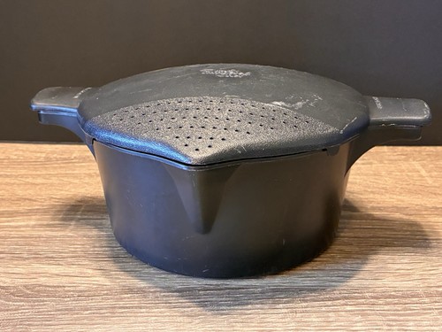 Pampered Chef Large 8 Cup 2 Qt Micro Cooker Microwave Steamer Strainer Lid Black