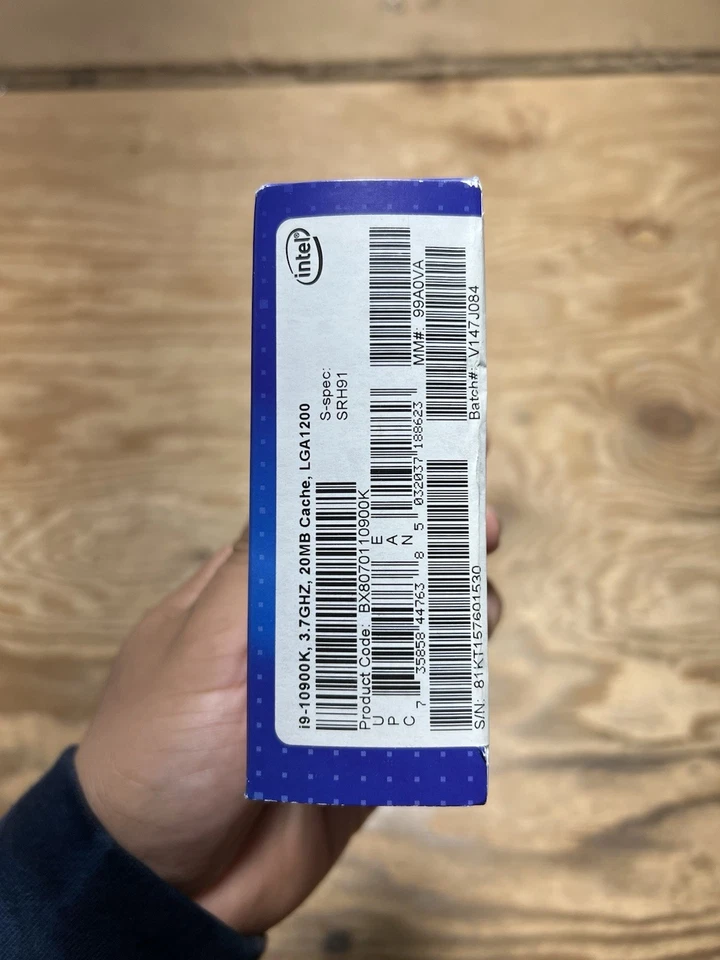 Intel Core i9-10900K Processor (3.7 GHz, 10 Cores, FCLGA1200) - BX8070110900K - Image 2 of 4