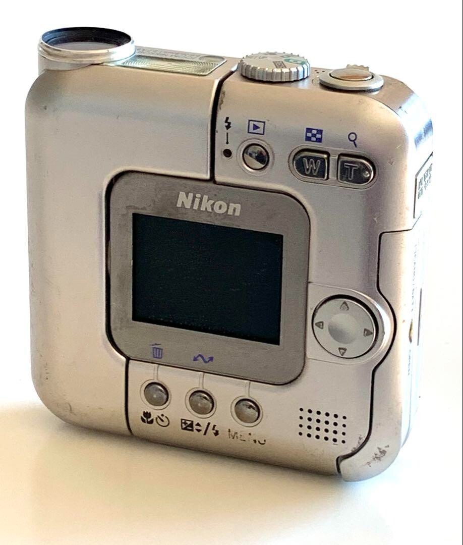 【未使用品級】 動作良好 Nikon COOLPIX SQ シルバー　デジカメ Nikon COOLPIX SQ Digital Compact Camera f/5.6 4x Square