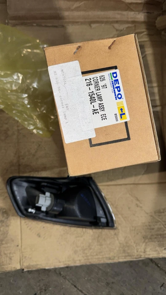 MAZDA 626 1997-98 PASSENGER SIDE LEFT CORNER LAMP/LIGHT - Image 3 of 3