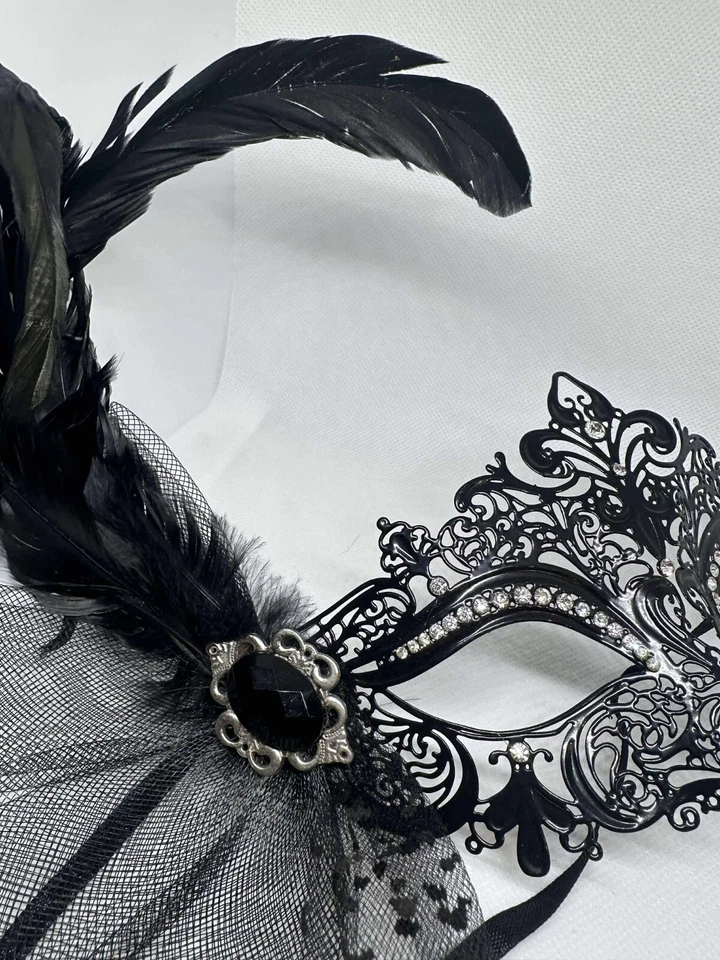 Women's Masquerade Party Mask – Elegant Costume for Carnival & Halloween - Image 3 of 4