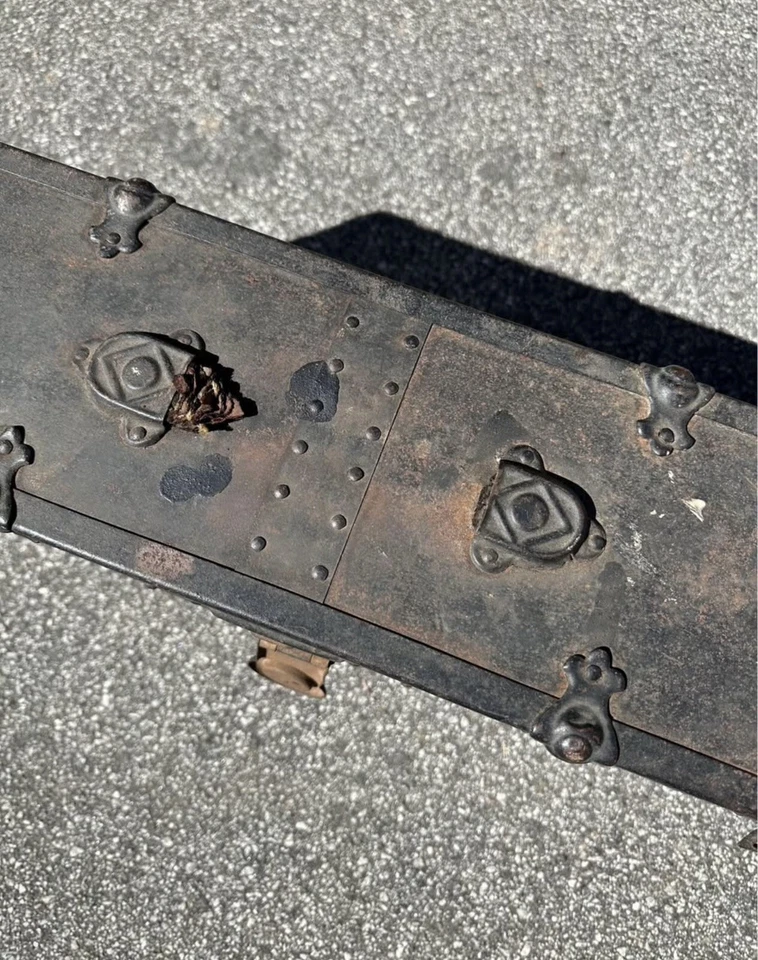 ANTIGUO PECHO MCM. Foto 3 de 4