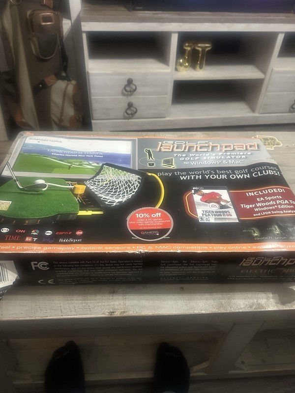 Golf launchpad Simulator With Cd Computer    Pc Tiger Woods Pga 2006
