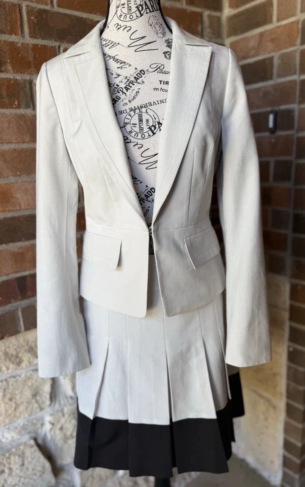 Traje Ann Taylor falda plisada gris y negro 2 piezas atuendo de negocios profesional Foto 2 de 4