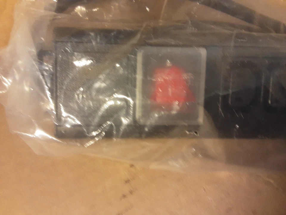 POWER DISTRIBUTION UNIT -4000 Watt, 20 WAY,16A , RACK MOUNTABLE,220V-250V - Image 3 of 4