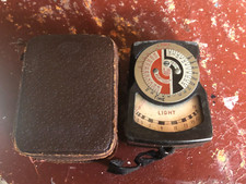 DEJUR 5-B INCIDENT LIGHT METER IN CASE  STRAP, untested
