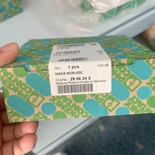 1PC NEW IN BOX PHOENIX CONTACT MACX MCR-VDC 2906242