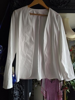 Weiße pflegeleichte Jacke Gr. 14 ohne Knöpfe Top Zustand nie getragen neu