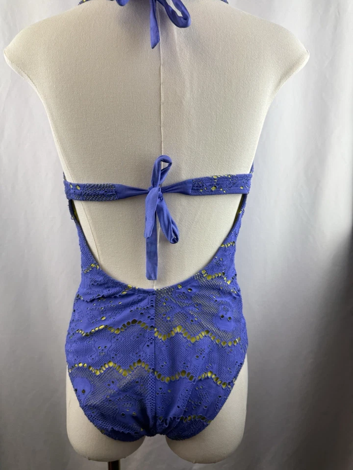 Traje de baño de una pieza halter burdeos de encaje calavera con defecto Letarte talla M Foto 3 de 4