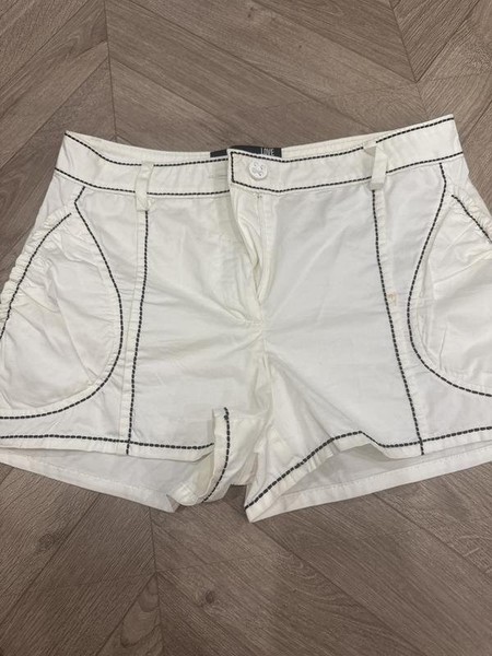 Women Love Moschino Shorts White 32 / XXS / 40