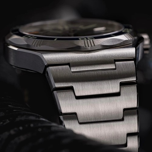 Ocean Crawler Bolt - Red 42mm Automatic Men Watch Swiss Sellita WR600m SW200-1 - Picture 7 of 15