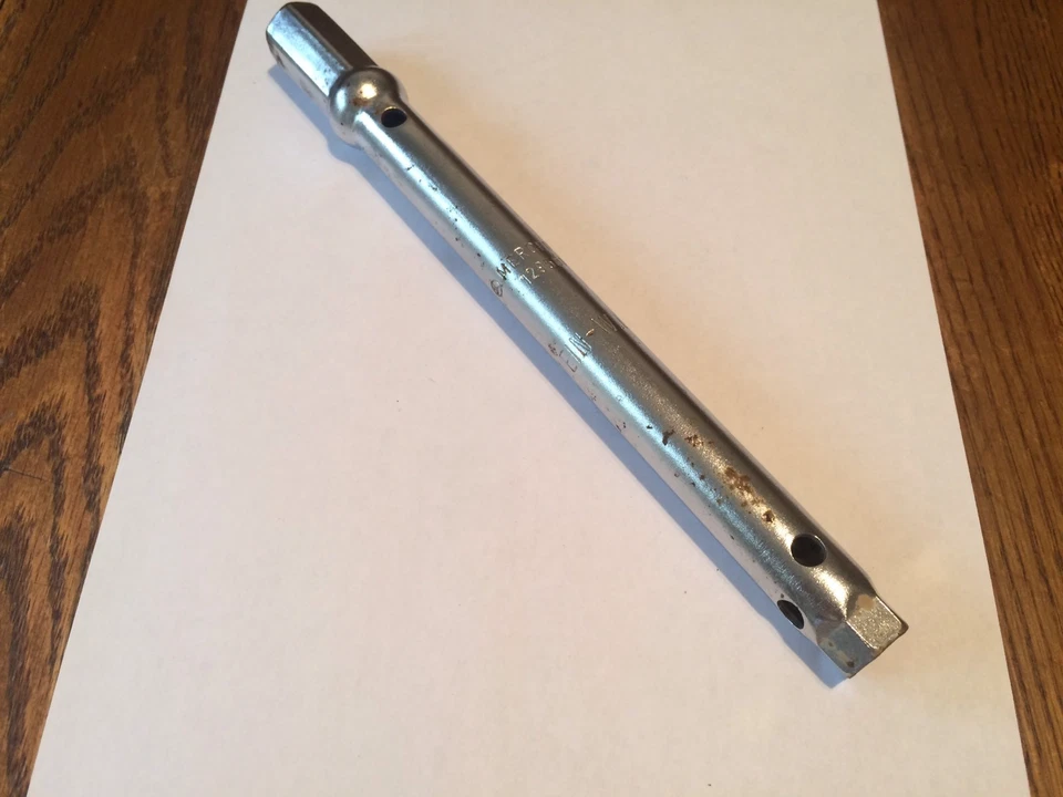 Herramienta de neumático de repuesto OEM Mercedes Benz R129 Sl500 Sl320 Sl Foto 2 de 3