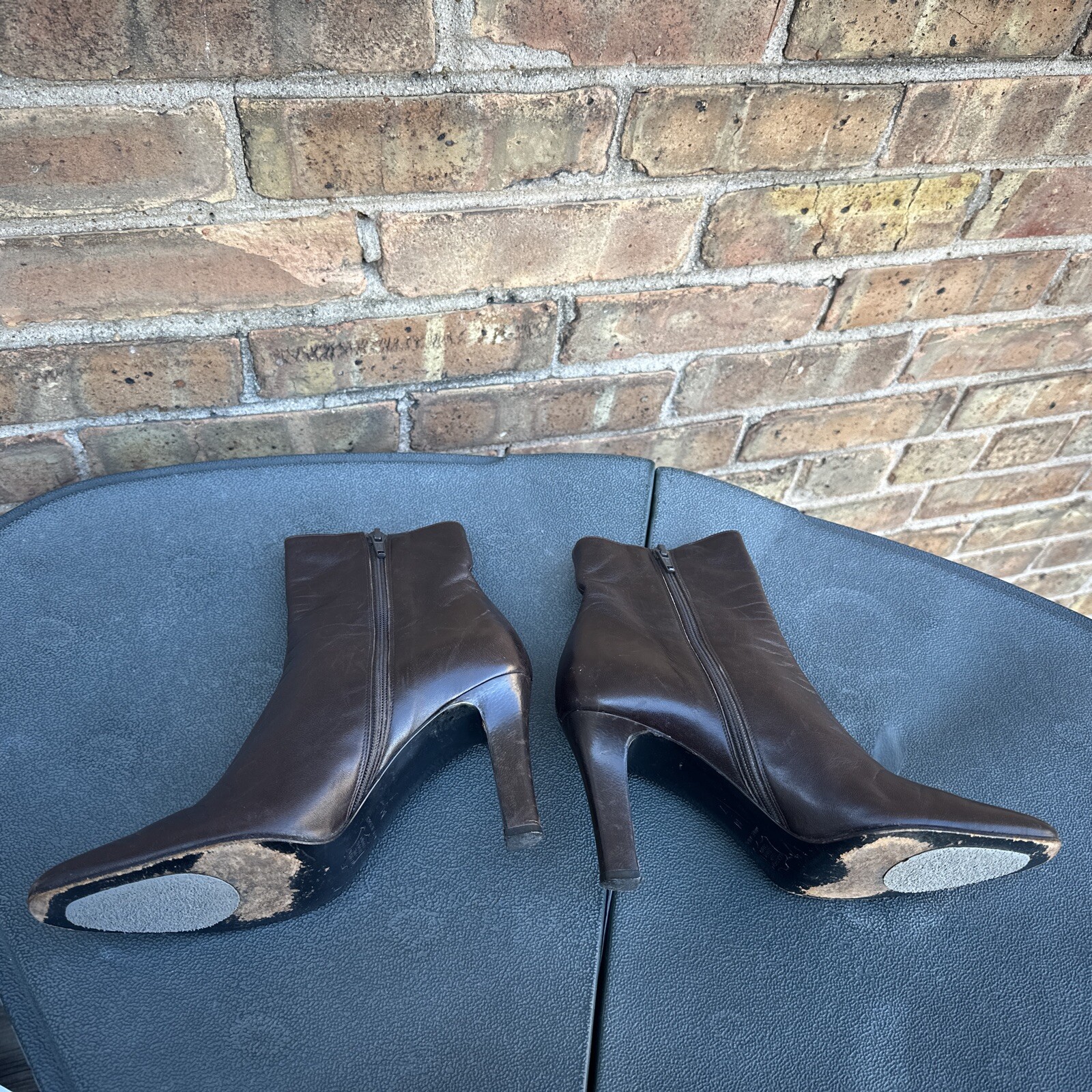 Stivaletti Yves Saint Laurent in pelle marrone taglia 7