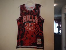 Michael Jordan Chicago Bulls Throwback MITCHELL  NESS MEN'S JERSEY RED XL
