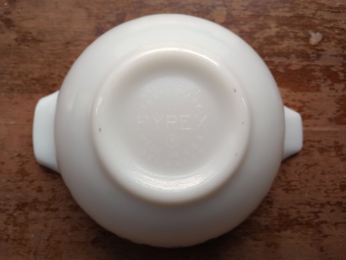 Pyrex Spring Blossom Green "Crazy Daisy" Cinderella 1 1/2 pint mixing bowl #441 - Picture 5 of 6