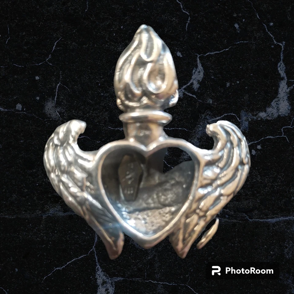 Ciondolo in argento sterling 925 intagliato. Sacro Cuore con ali stile gotico.❤️ - Immagine 3 di 4