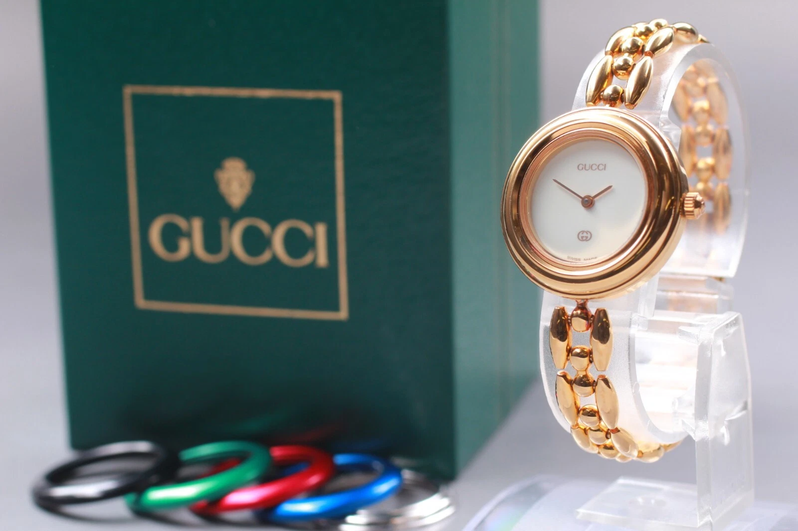 [Presque comme neuve] Montre femme vintage GUCCI lunette à changement 11/12 quartz 6 couleurs or