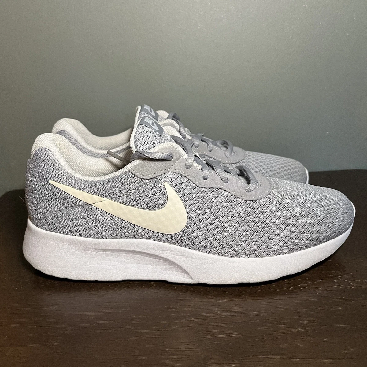 Women's nike deals tanjun grey