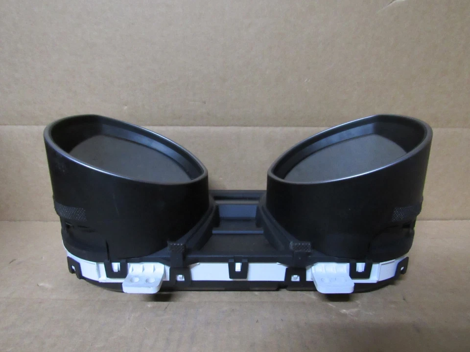 Hyundai Elantra GT 2016 cabezal de instrumentos velocímetro cuadro de calibre OEM 94004A5610 Foto 2 de 4