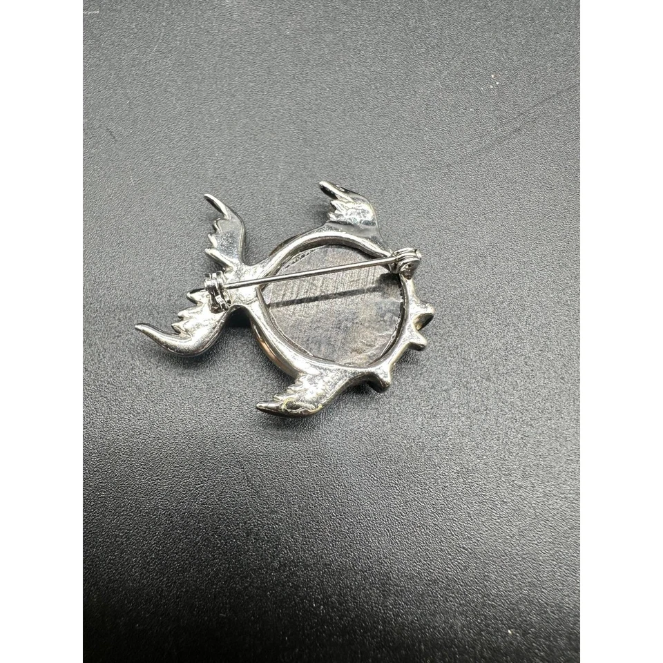 Broche de peixe vintage com incrustação de concha de madrepérola tom prata broche fantasia - Imagem 3 de 4