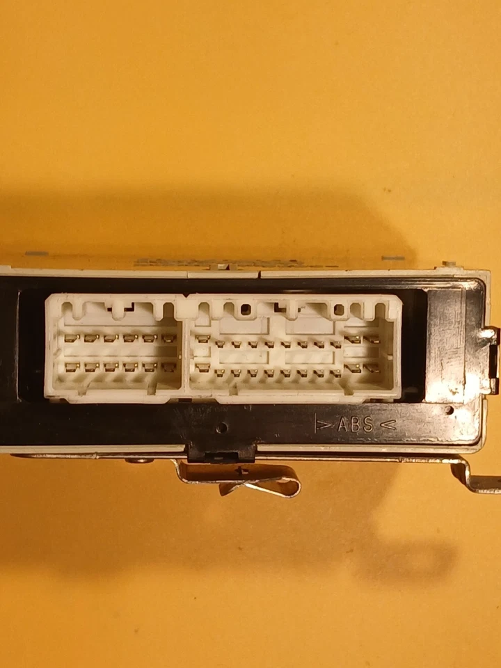 Control Unit - Isuzu (8971249772) Genuine Isuzu Parts Isuzu Parts Manufacturer: - Image 3 of 3