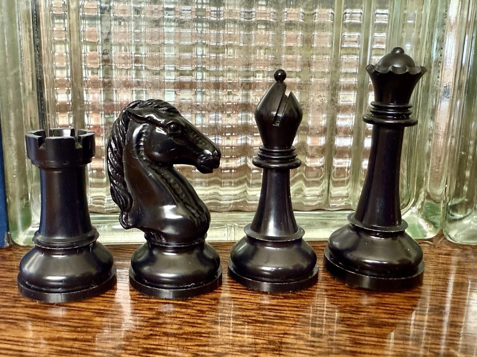 Juego de ajedrez Cavalier 1967 edición torneo 1491 diseño Staunton por Pacific Game Foto 4 de 4