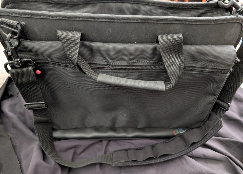 Estuche de transporte de mensajero para computadora portátil IBM ThinkPad de nailon negro vintage de 16" Foto 3 de 4