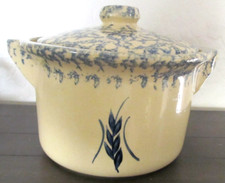 Vintage Roseville OH Spongeware Wheat Pattern RRP Co Crock Bean Pot Blue w/ Lid