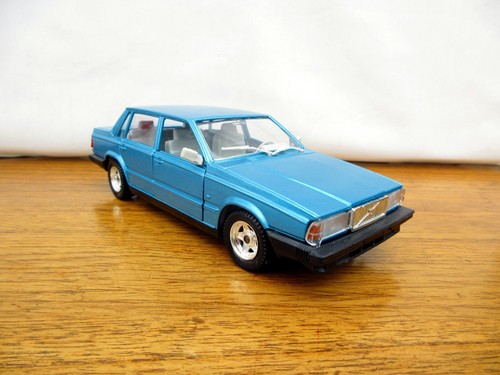 Tonka Polistil 2251 Volvo 740 GLE - Metallic Blue - Boxed 1:25 - Picture 7 of 16