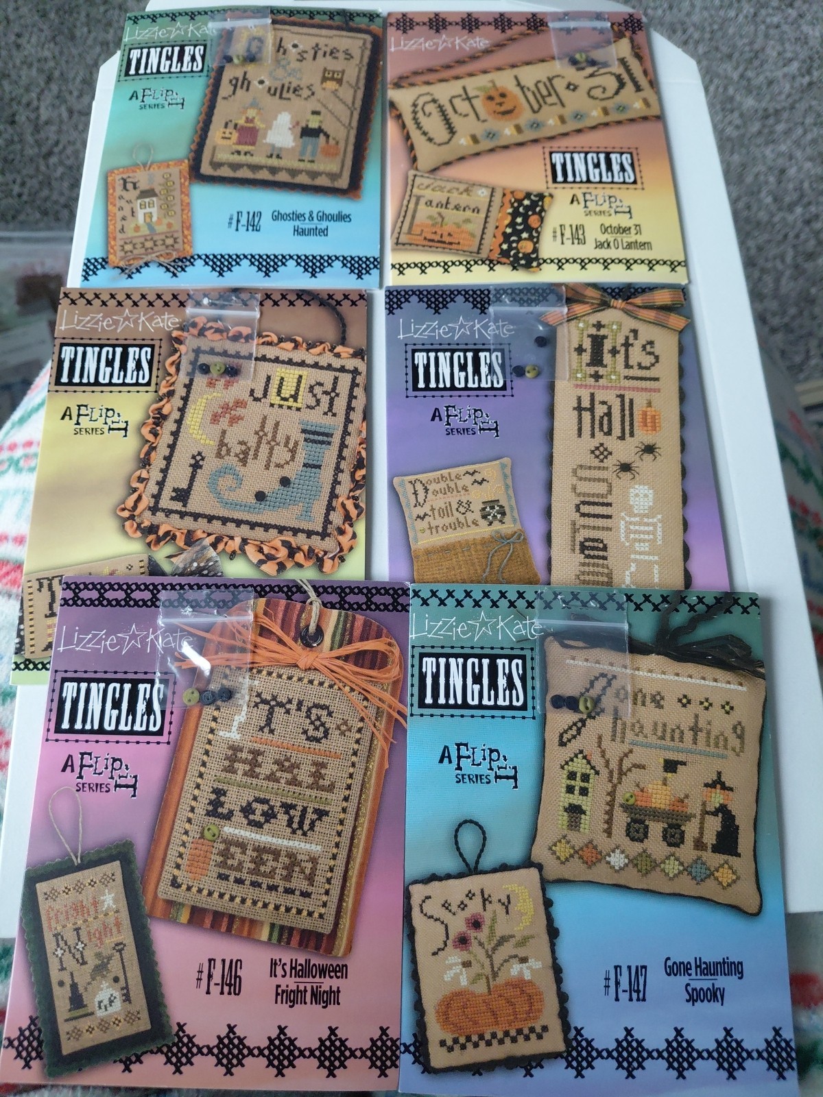 Lizzie☆Kate Lot Of 6 Thingles Cross Stitch Patterns & Buttons