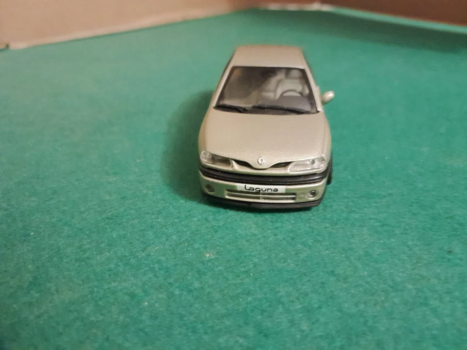UNIVERSAL HOBBIES  RENAULT LAGUNA SEDAN SLATE GREY  NO BOX - Image 3 of 4