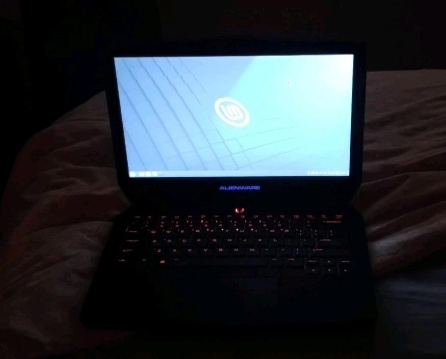 Dell Alienware 13 r1 I5-5200U  256GB / 4GB GFX Boots Works Linux Mint 22.2 - Image 3 of 4